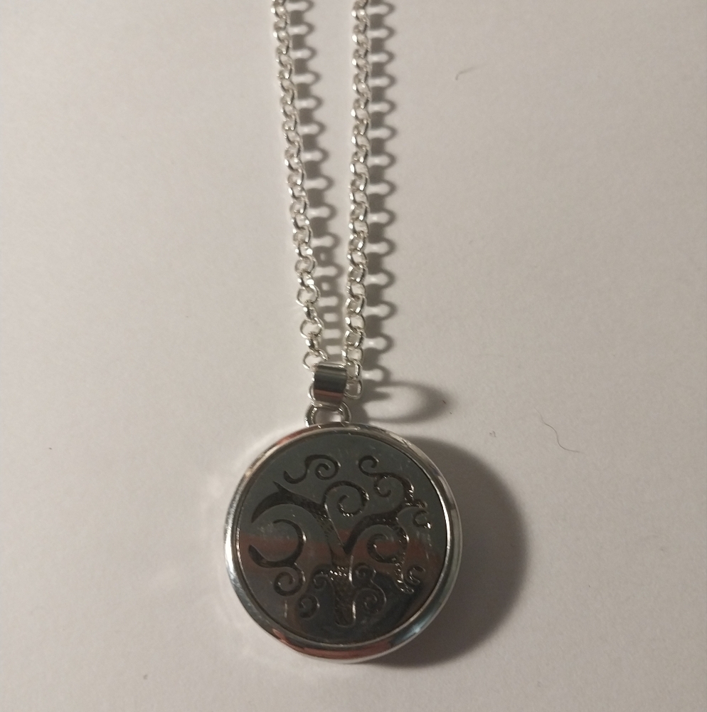 Circular Tree Metal Locket - Picture 1 of 4